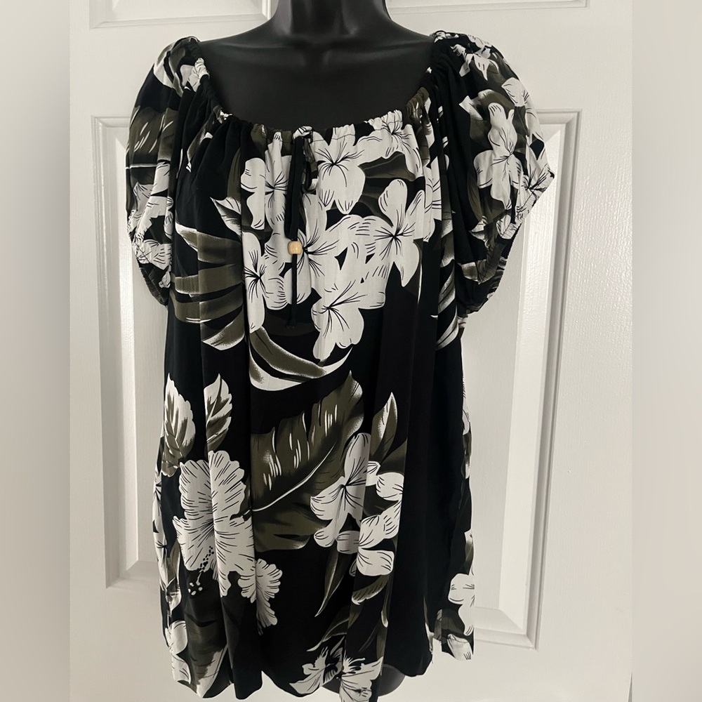 Hawaiian Print Black and White Top Size Large